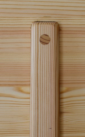 massivt furulock till kökssoffa med zinkad förstärkning